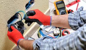 What Do Electricians Wear: Essential Basic Closing