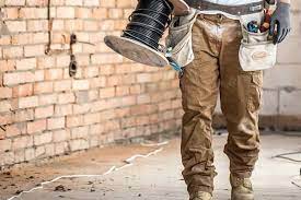 What Do Electricians Wear: Essential Basic Closing